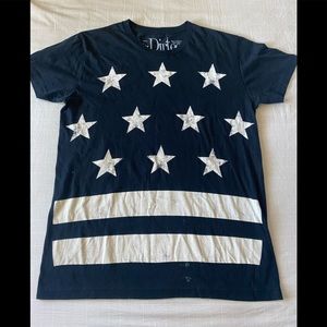 Mens t shirt in black. Size S